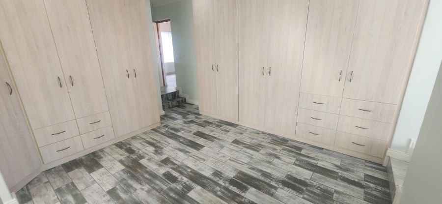 6 Bedroom Property for Sale in Dana Bay Western Cape
